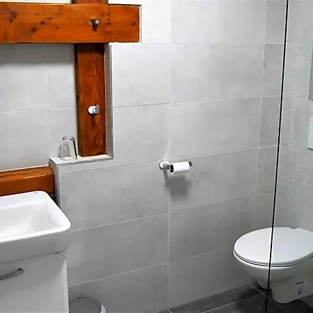 100dola Hotel Opawa